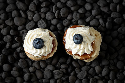 Box of 8 scones topped with jam & cream (16 halves)